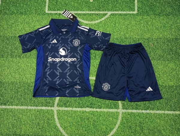 Manchester United 24-25 away kids kit
